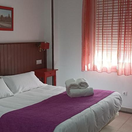 Hostal Dona Isabel Majadahonda Bagian luar foto