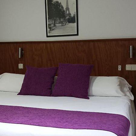 Hostal Dona Isabel Majadahonda Bagian luar foto