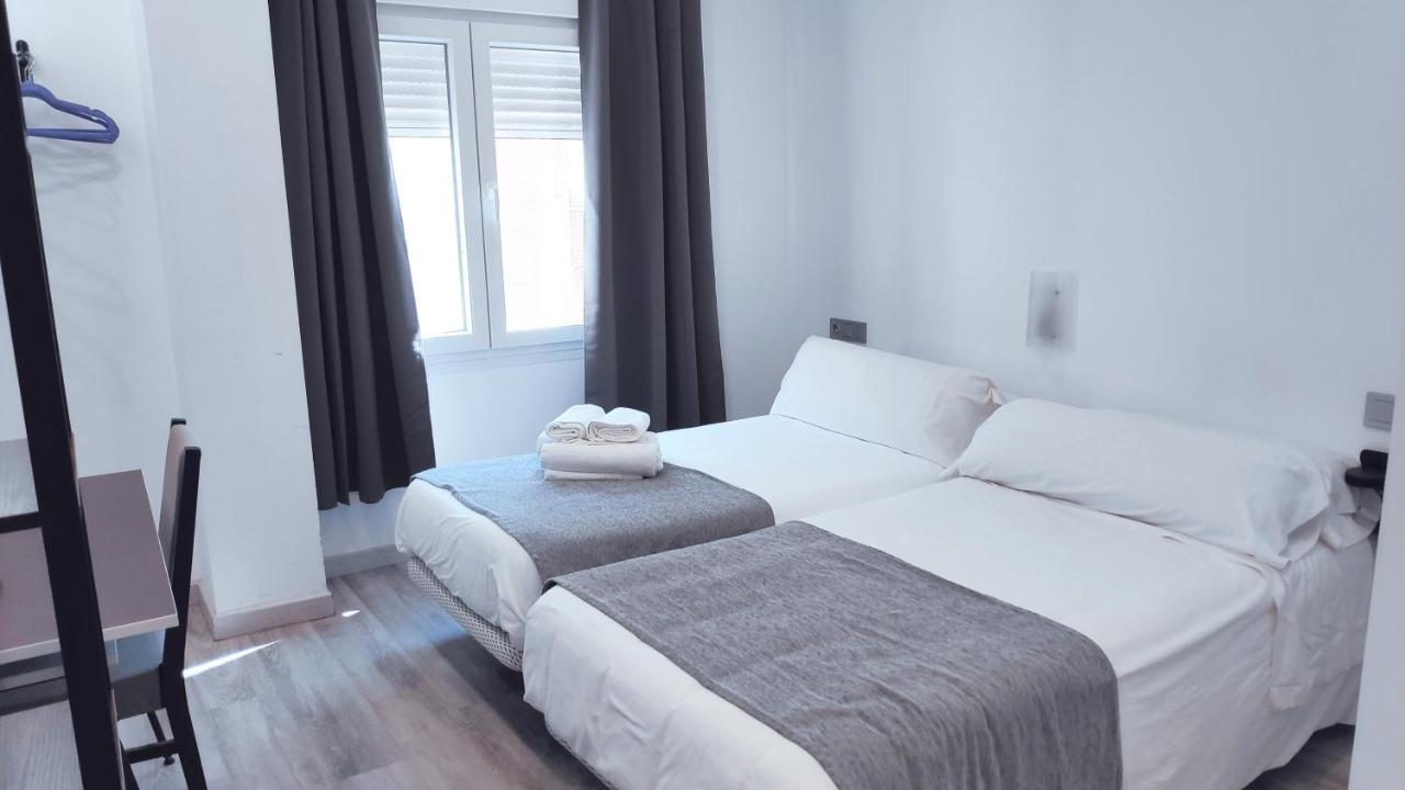 Hostal Dona Isabel Majadahonda Bagian luar foto