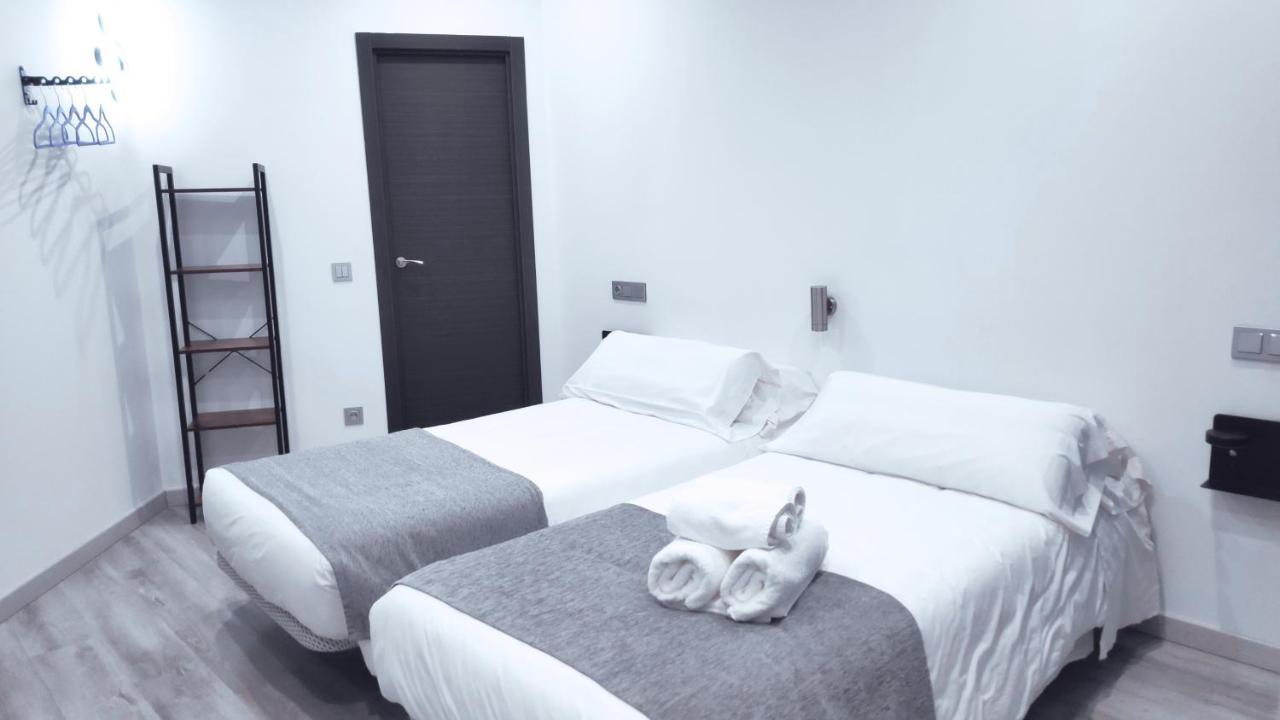 Hostal Dona Isabel Majadahonda Bagian luar foto