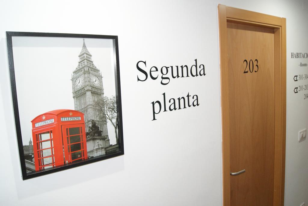Hostal Dona Isabel Majadahonda Bagian luar foto