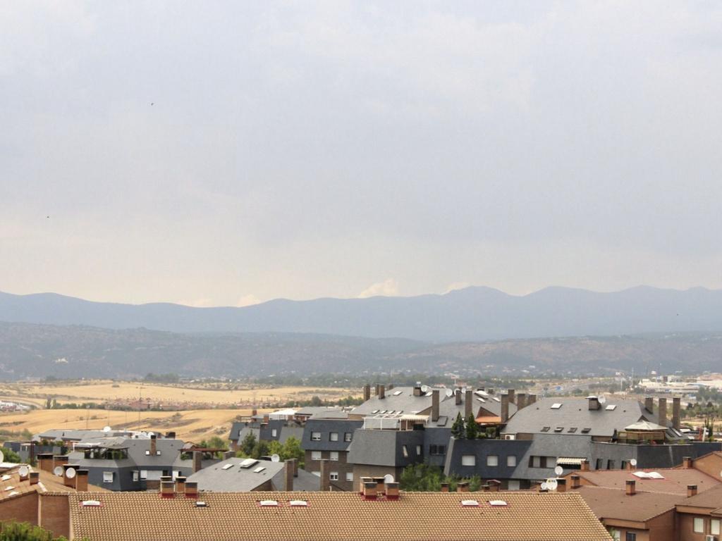 Hostal Dona Isabel Majadahonda Bagian luar foto