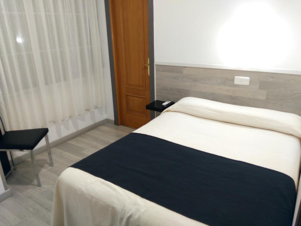 Hostal Dona Isabel Majadahonda Bagian luar foto