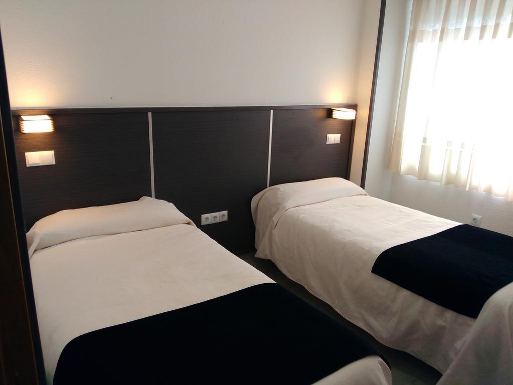 Hostal Dona Isabel Majadahonda Bagian luar foto