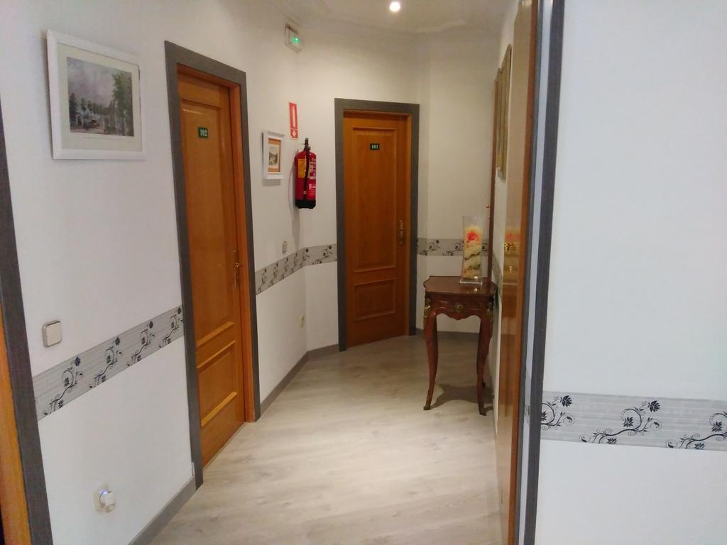 Hostal Dona Isabel Majadahonda Bagian luar foto