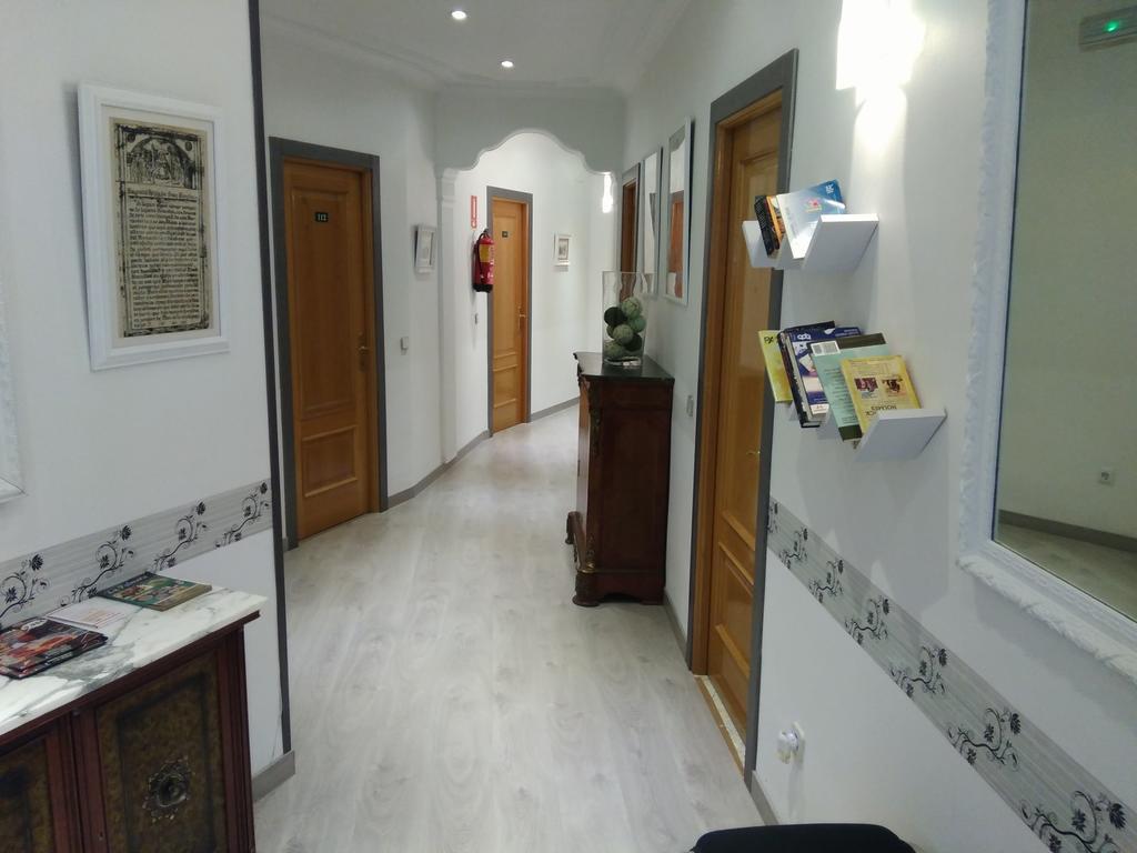 Hostal Dona Isabel Majadahonda Bagian luar foto