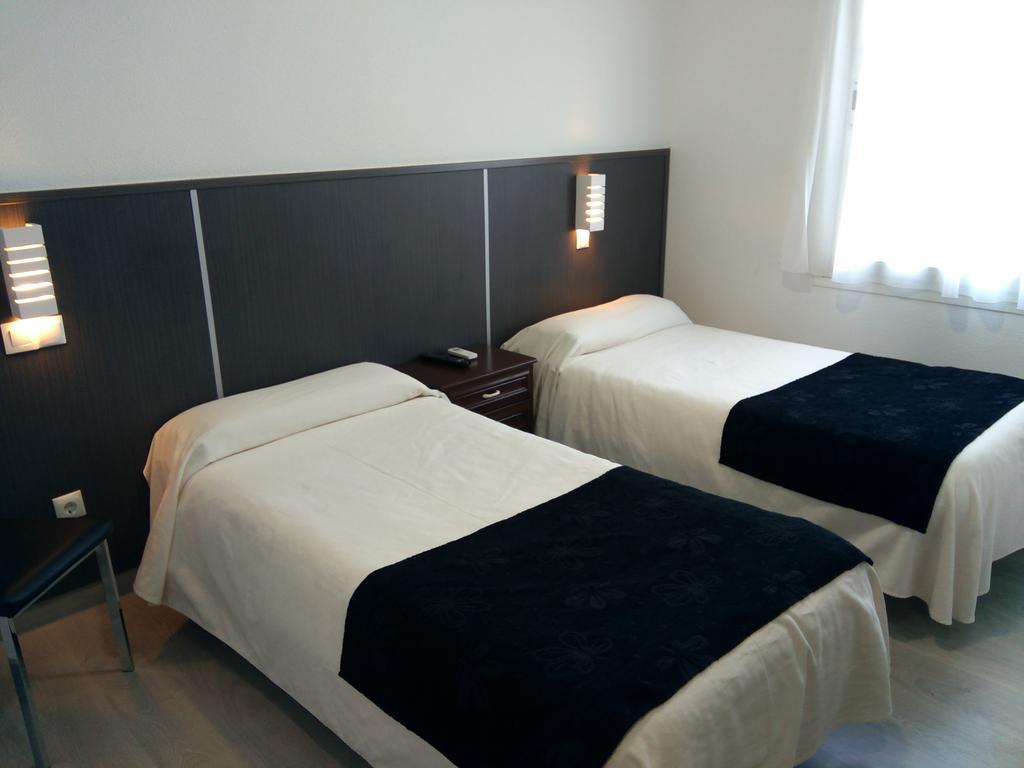 Hostal Dona Isabel Majadahonda Bagian luar foto