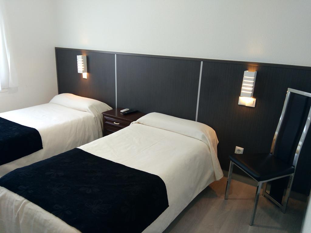 Hostal Dona Isabel Majadahonda Bagian luar foto