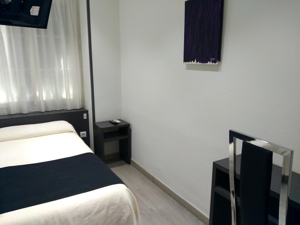 Hostal Dona Isabel Majadahonda Bagian luar foto
