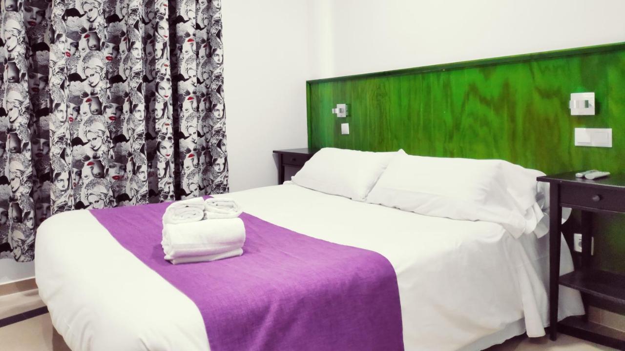 Hostal Dona Isabel Majadahonda Bagian luar foto