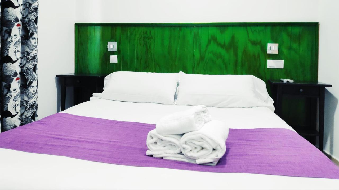Hostal Dona Isabel Majadahonda Bagian luar foto