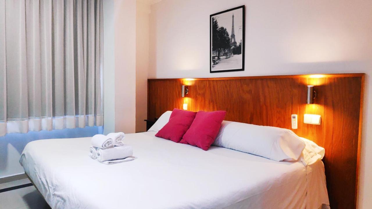 Hostal Dona Isabel Majadahonda Bagian luar foto