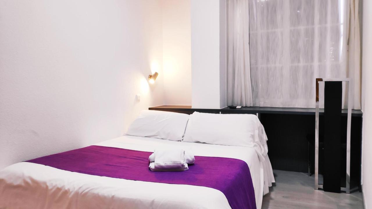 Hostal Dona Isabel Majadahonda Bagian luar foto