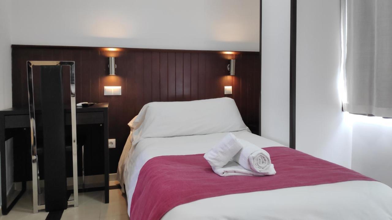 Hostal Dona Isabel Majadahonda Bagian luar foto