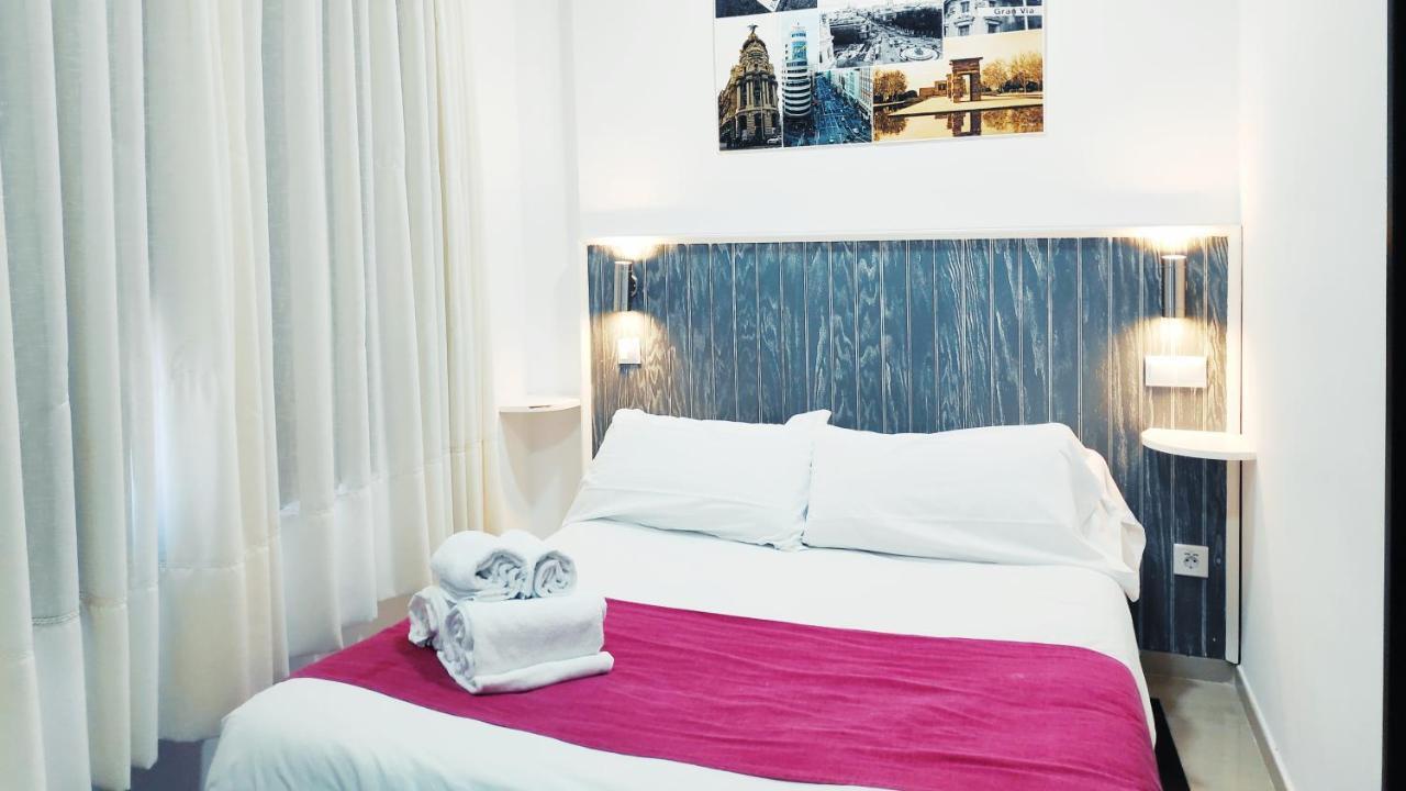 Hostal Dona Isabel Majadahonda Bagian luar foto