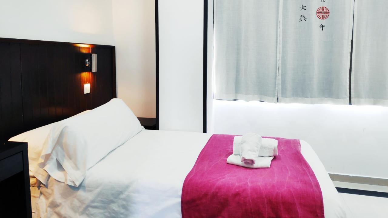 Hostal Dona Isabel Majadahonda Bagian luar foto