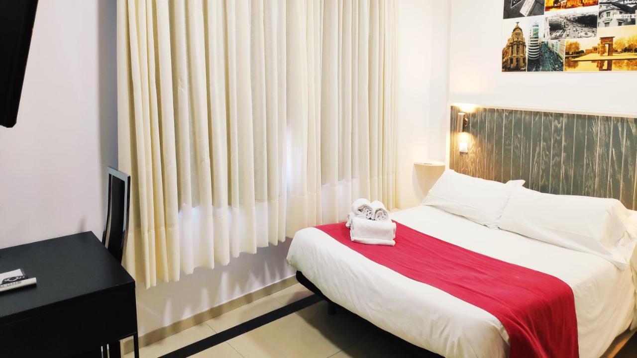 Hostal Dona Isabel Majadahonda Bagian luar foto